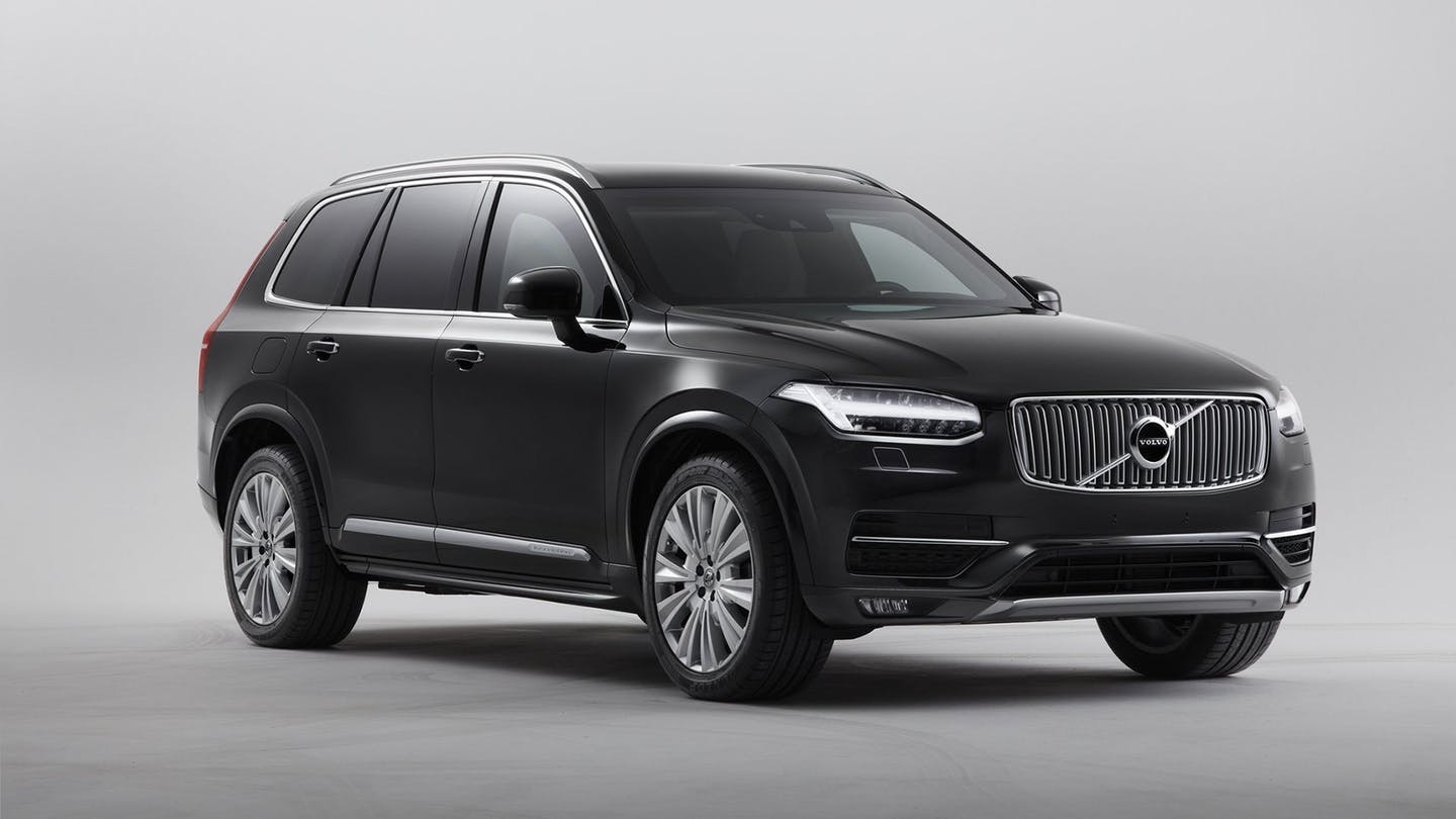xe sang boc thep xc90 cua volvo co the chiu luc cong pha cua 15 kg tnt